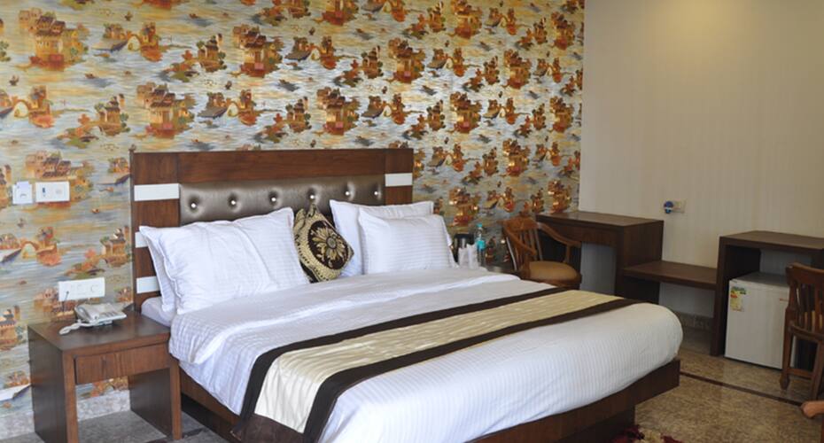 Hotel Excel Inn, New Delhi 1